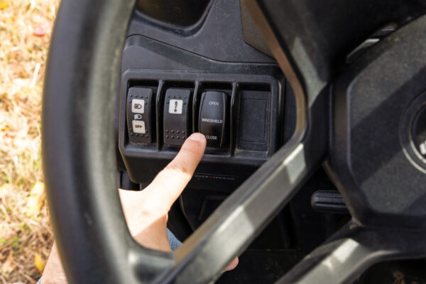 Can Am Defender Power Flip Glass Windshield - Image 3