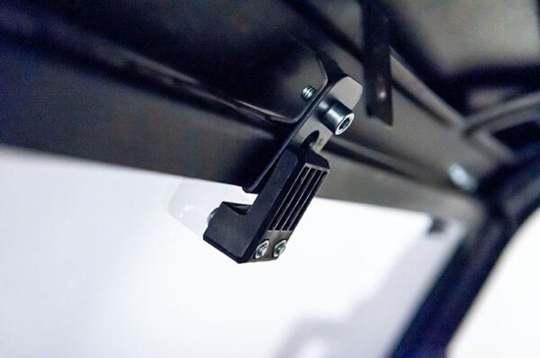 Seizmik Can-Am Defender Flip-Up Windshield Scratch Resistant - Image 4